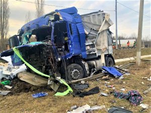 В Измалковском районе в столкновении большегрузов погиб один из водителей